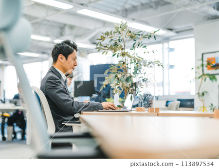 辦公室業務現場 113897534