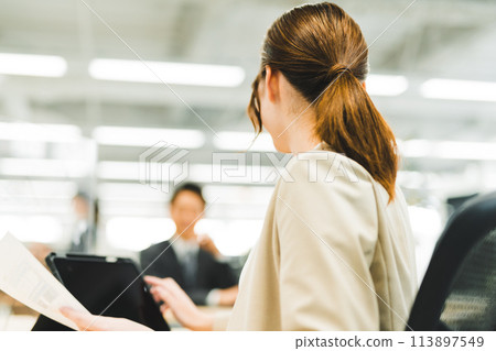 辦公室業務現場 113897549