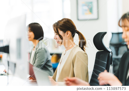 辦公室業務現場 辦公室業務現場 113897573