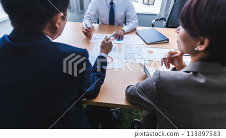 Business person: business scene 113897583