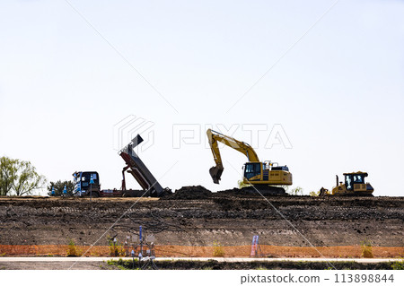 Mobile crane for Arakawa No. 2 Adjustment Pond construction 113898844