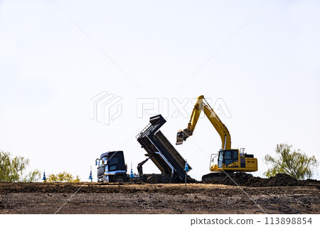 Mobile crane for Arakawa No. 2 Adjustment Pond construction 113898854