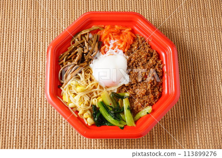 Bibimbap rice bowl with minced beef and namul 113899276