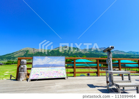 以春光明媚的天空為背景,從道之站展望台看到的風景“道之站阿比之裡久木野” 以春光明媚的天空為背景,從道之站展望台看到的風景“道之站阿比之裡久木野” 113899464