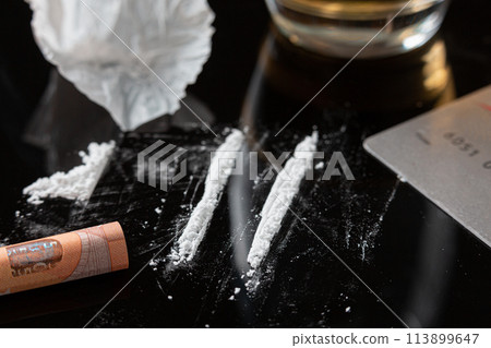 Cocaine lines prepared 113899647