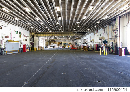 船塢式運輸登陸艦內部 113900454