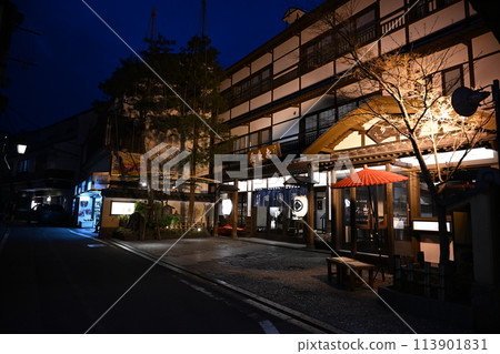 草津溫泉:黃昏西邊的西之河原街街景 草津溫泉:黃昏西邊的西之河原街街景 113901831