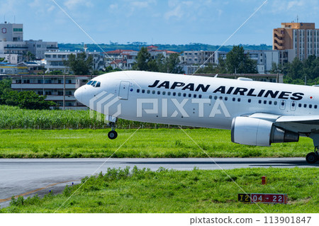 沖繩縣宮古島市,度假島,暑假,飛機,宮古機場,早晨,雲彩,日本航空駕駛艙 沖繩縣宮古島市,度假島,暑假,飛機,宮古機場,早晨,雲彩,日本航空駕駛艙 113901847