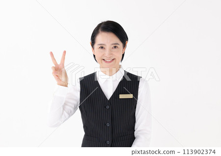 穿制服的女人 113902374