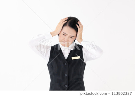 穿制服的女人頭痛 113902387