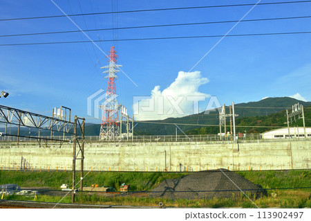 Scenery from the train window from Tsuruga Station to Maibara Station on the Hokuriku Main Line (Summer 2022) 113902497