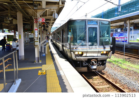 從北陸本線敦賀站到米原站的車窗所看到的景色（2022年夏季） 113902513