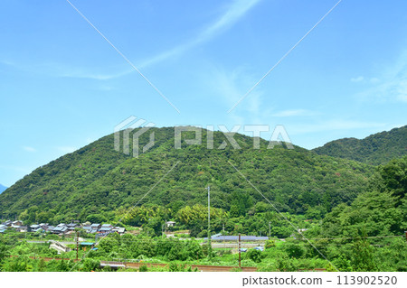Scenery from the train window from Tsuruga Station to Maibara Station on the Hokuriku Main Line (Summer 2022) 113902520