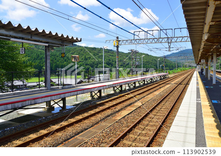 從北陸本線敦賀站到米原站的車窗所看到的景色（2022年夏季） 113902539