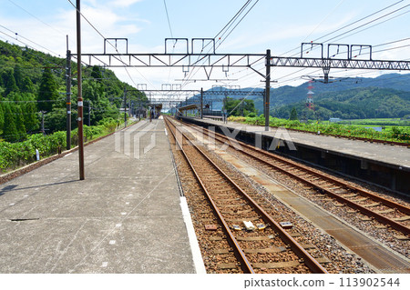 從北陸本線敦賀站到米原站的車窗所看到的景色（2022年夏季） 113902544