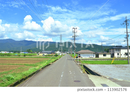 從北陸本線敦賀站到米原站的車窗所看到的景色（2022年夏季） 113902576