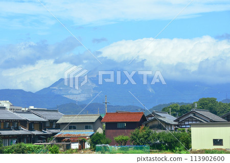 Scenery from the train window from Tsuruga Station to Maibara Station on the Hokuriku Main Line (Summer 2022) 113902600