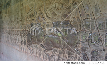 The decisive battle over the succession to the throne [Angkor Wat, Cambodia] 113902738