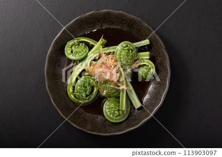 [Yamagata Prefecture] Boiled kogomi 113903097