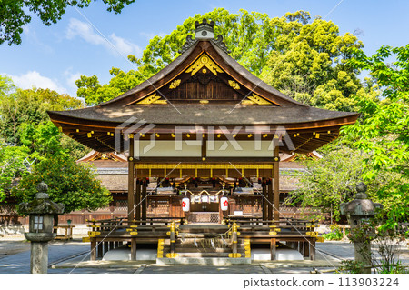 Hirano Shrine (ancestral deity of the eight clans) in Hiranomiya Honmachi, Kita Ward, Kyoto City, worship hall (tangible cultural property) Hirano Shrine (ancestral deity of the eight clans) in Hiranomiya Honmachi, Kita Ward, Kyoto City, worship hall (tangible cultural property) 113903224