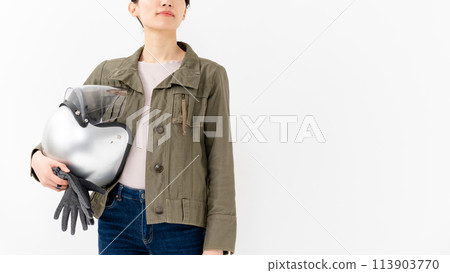 戴著頭盔的女人 戴著頭盔的女人 113903770