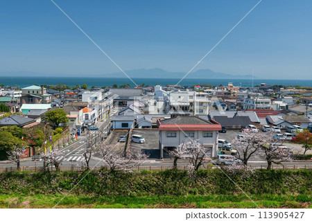 Top view cityscape of town and sea with sakura by Shimabara Castle 113905427