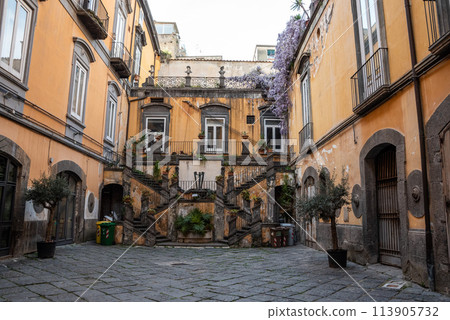 Beautiful classic residential house in the historic center of Naples Beautiful classic residential house in the historic center of Naples 113905732