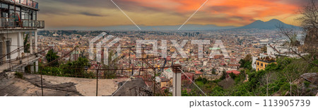 Panoramic view of sunset over Napoli's city center, Mount Vesuvius in warning in the background 113905739