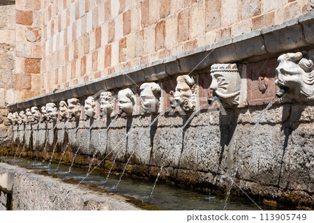 Famous mediaeval Fountain of 99 Spouts in ithe old town of L'Aquila, Italy 113905749