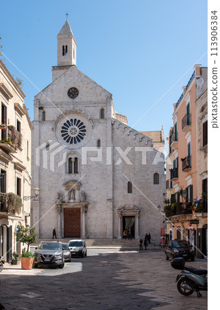 Portal of the cathedral San Sabino in Bari, Southern Italy Portal of the cathedral San Sabino in Bari, Southern Italy 113906384