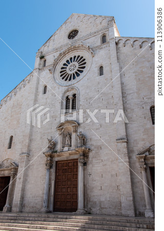 Portal of the cathedral San Sabino in Bari, Southern Italy 113906386