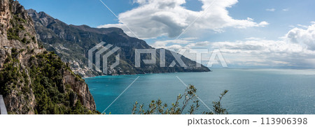 Famous panoramic view of the Amalfi Coast, Italy 113906398