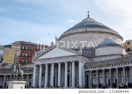Huge classicistic basilica San Francesco di Paula in downtown Naples, Italy 113906444