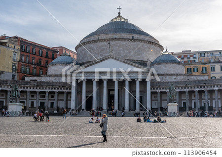 Huge classicistic basilica San Francesco di Paula in downtown Naples, Italy 113906454