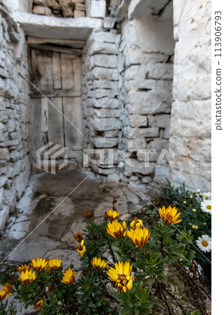 Door of an abandoned Trullo house in Alberobello, Southern Italy Door of an abandoned Trullo house in Alberobello, Southern Italy 113906793