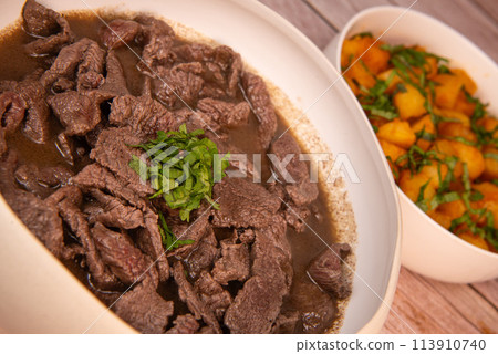 LEBANESE RECIPE, SHAWARMA, SPICY BEEF AND POTATOES, BATTATA HARA, GARLIC, CORIANDER AND PAPRIKA 113910740