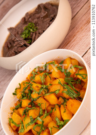 LEBANESE RECIPE, SHAWARMA, SPICY BEEF AND POTATOES, BATTATA HARA, GARLIC, CORIANDER AND PAPRIKA 113910762