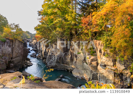 「岩手縣」嚴美溪和一關市染上秋色 113910849