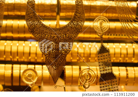 Treasures of Istanbul: A Dazzling Display of Handmade Gold Jewelry 113911200