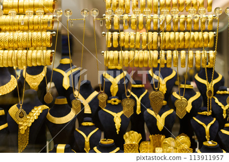 Treasures of Istanbul: A Dazzling Display of Handmade Gold Jewelry 113911957