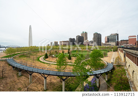 Gateway Arch National Park in St Louis, Missouri from Eads Bridge over river. 113912715
