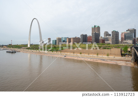 Gateway Arch National Park in St Louis, Missouri from Eads Bridge over river. 113912723