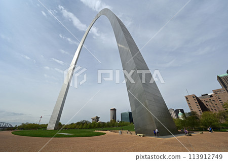 Gateway Arch in St. Louis, Missouri under dramatic spring cloudscape. Gateway Arch in St. Louis, Missouri under dramatic spring cloudscape. 113912749