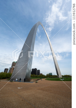 Gateway Arch in St. Louis, Missouri under dramatic spring cloudscape. 113912766