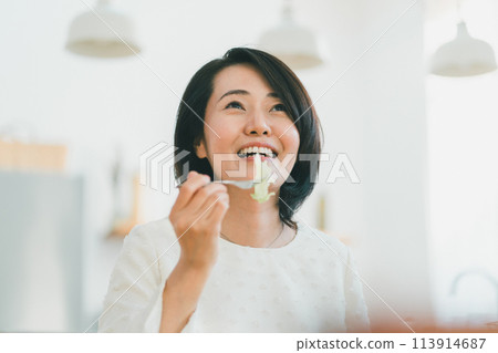 早餐 女生 女孩 113914687