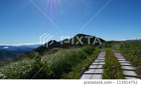 Mount Sumon ridgeline 2 113914752