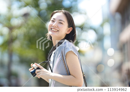 相機女人旅行獨自旅行 相機女人旅行獨自旅行 113914962