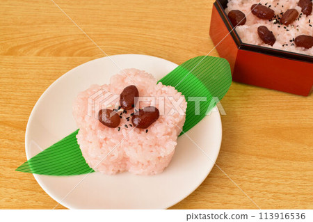 Sweetened red beans and rice 113916536