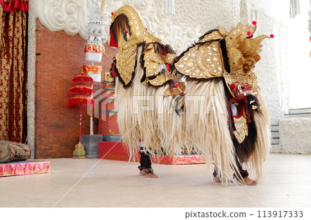 the tradition of the barong dance in Bali as a ceremony 113917333