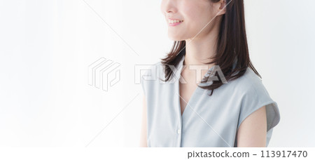 微笑的中年婦女/美女 113917470